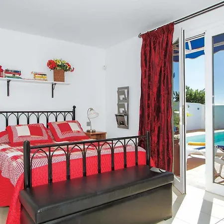 Puerto Del Carmen Sleeps 8 Pool Air Con Wifi Villa Puerto del Carmen (Lanzarote)