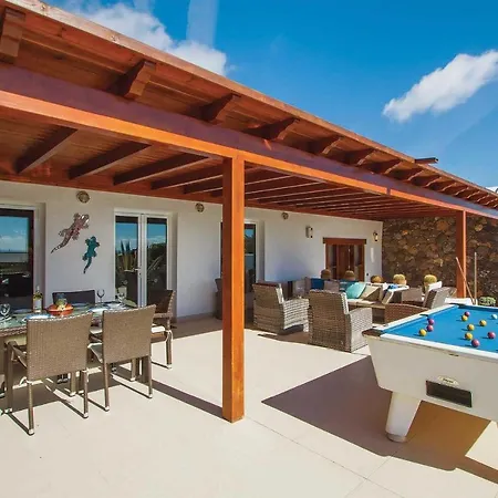 Villa Puerto Del Carmen Sleeps 8 Pool Air Con Wifi Puerto del Carmen (Lanzarote)
