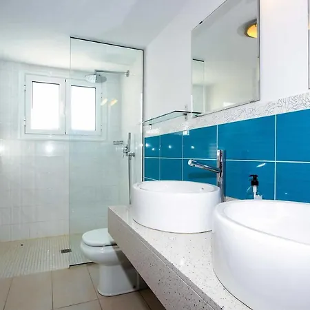 Puerto Del Carmen Sleeps 8 Pool Air Con Wifi Villa
